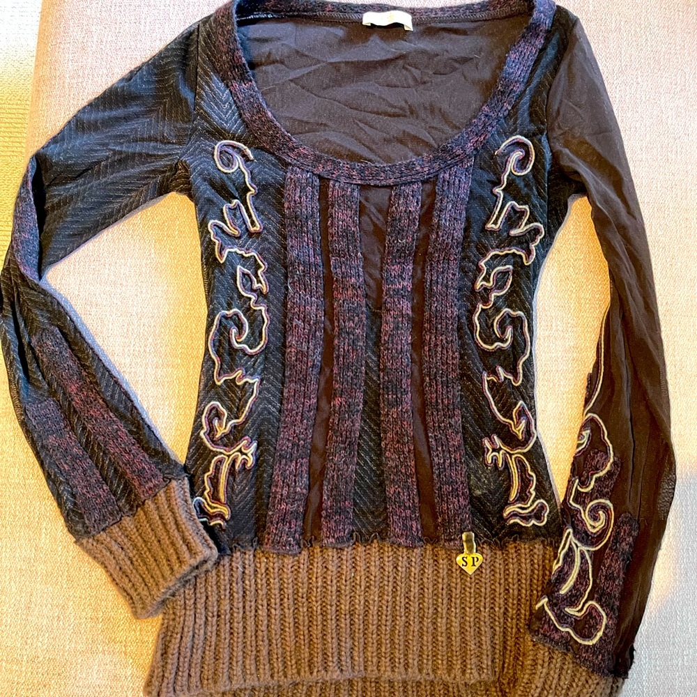 Simple Passion Canadian Designer sweater   Perfect condition size small